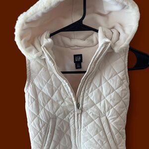 White Gap baby puffer vest with removable fur hood. warm and cozy